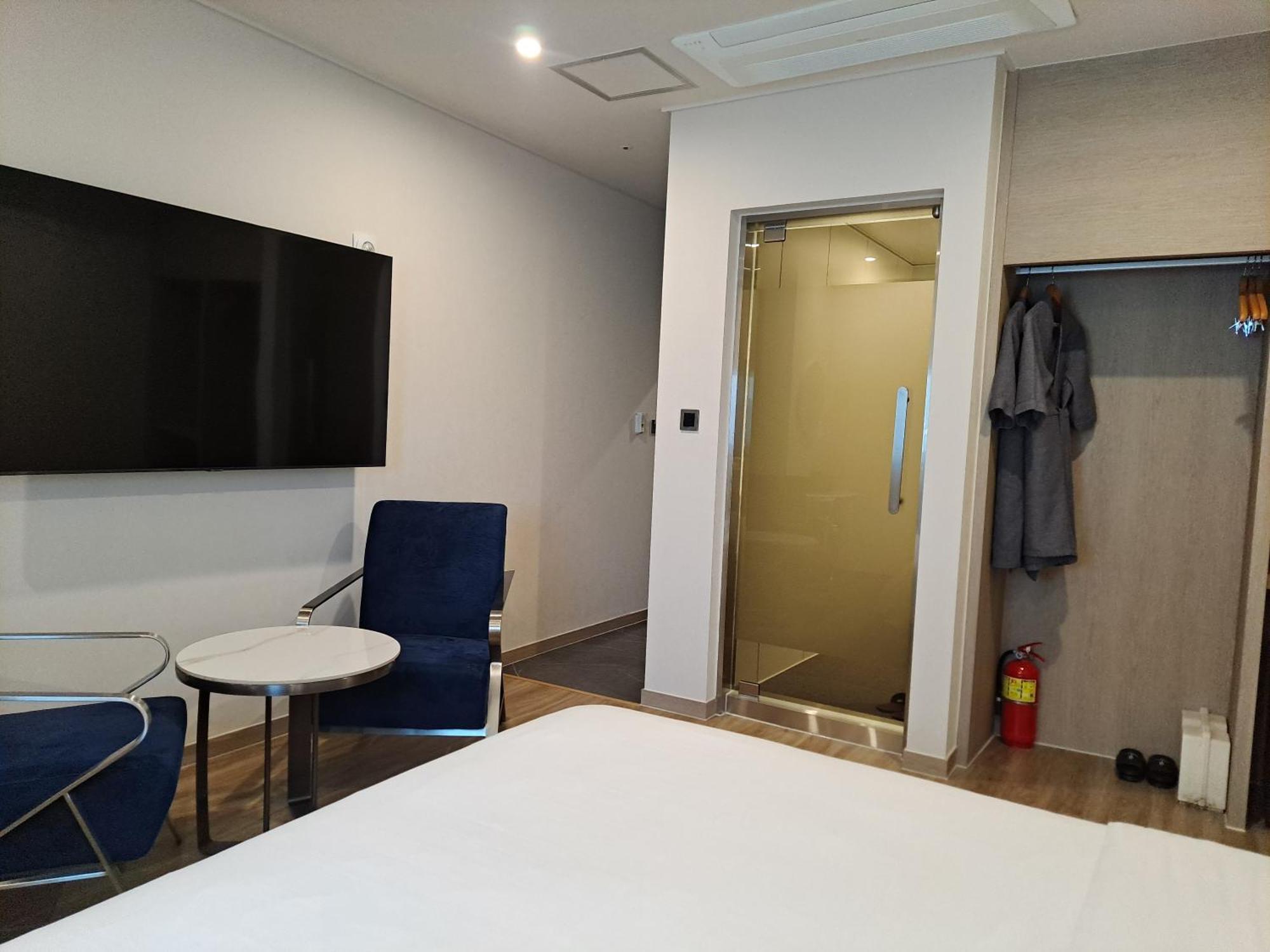 โรงแรม Ocean The Point 2*
